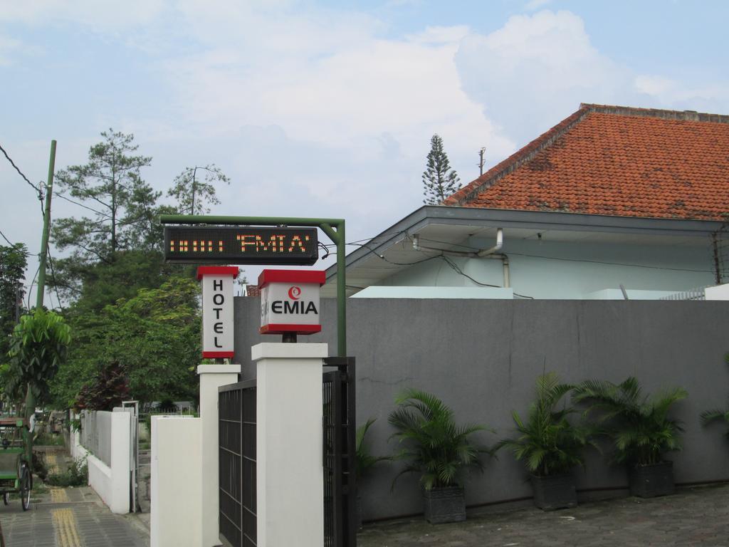 Hotel Emia Bandung Exterior foto